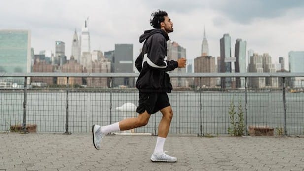 Parhaat juoksukengät miehille 2026 – vertailu