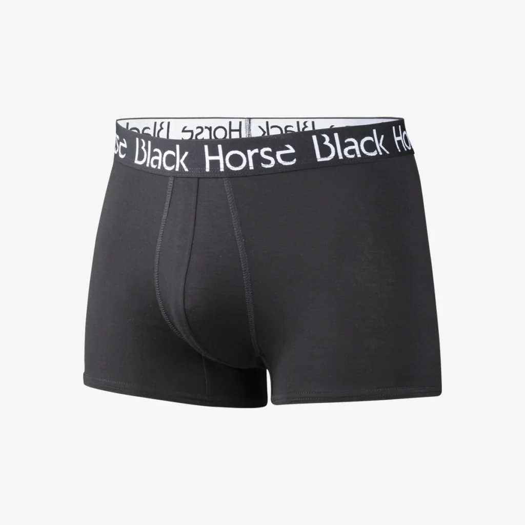 Black Horse miesten bokserit bambuviskoosista, musta trunk-malli joustavalla vyötäröllä.