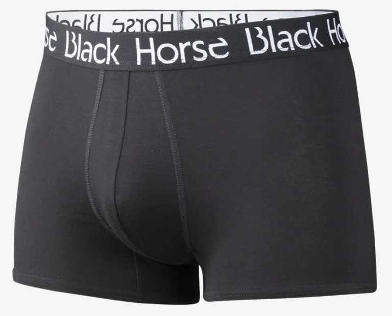 Black Horse miesten bokserit bambuviskoosista, musta trunk-malli joustavalla vyötäröllä.