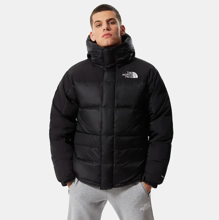 North Face Himalaya Down Parka -takki on muhkea, pitkähkö ja paksusti topattu untuvatakki erittäin kylmiin olosuhteisiin. Mallissa on korkea kaulus, suuri suojaava huppu sekä läpälliset etutaskut. Takki ulottuu lantion alapuolelle ja näyttää rakenteeltaan tukevasti eristävältä. Pintamateriaali vaikuttaa vettä hylkivältä ja tuulelta suojaavalta.